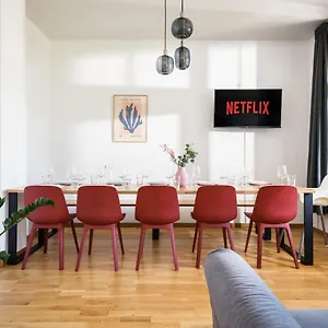 Sehr Zentrale Naehe Des Bahnhofs In Fuer Bis Zu 10 Personen Apartment